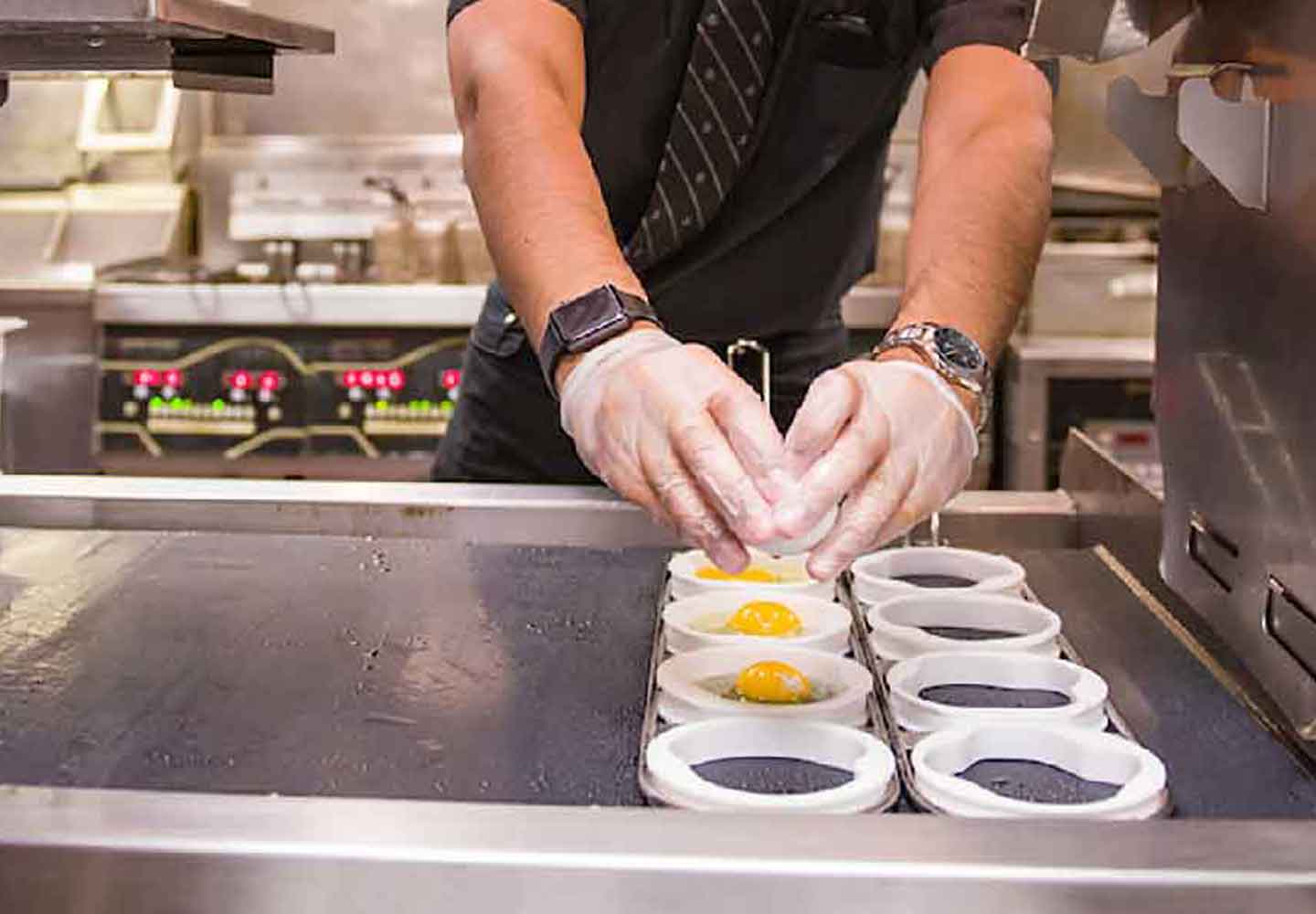 Wendy's crew member cooking fresh eggs