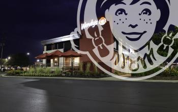 Wendy's Maxtown Exterior at Night